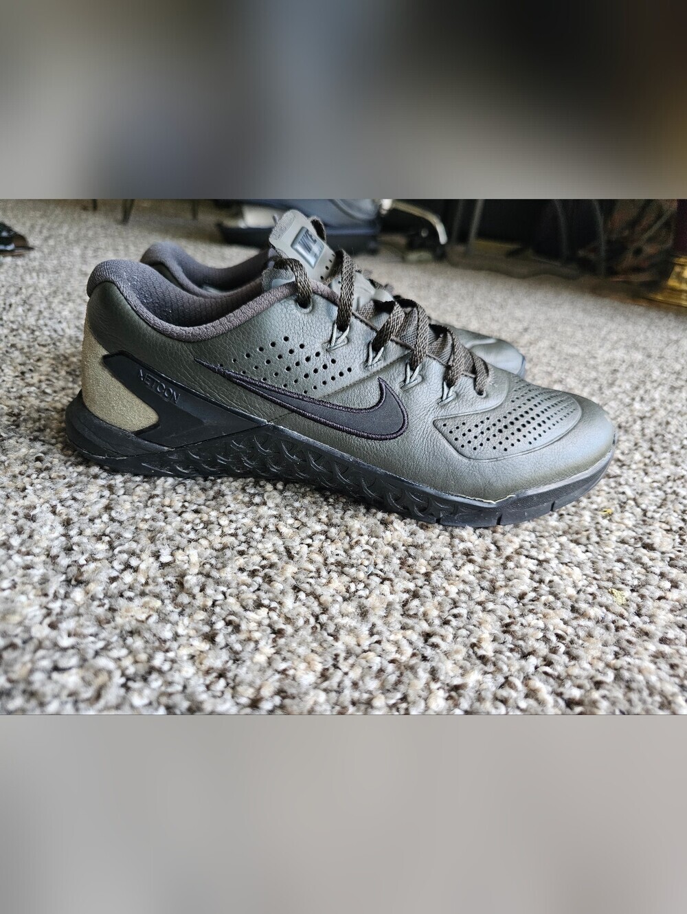 Nike Men's Dark Olive Green and Black Training Sneakers